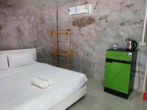 Postel nebo postele na pokoji v ubytování Banrimkhao pakchong
