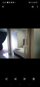 Ein Bett oder Betten in einem Zimmer der Unterkunft Urban 360 Teratak Rara Homestay