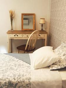 Un pat sau paturi într-o cameră la L'AtelieR Guest House Yonago