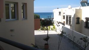 A general sea view or a sea view taken from az apartmanhoteleket