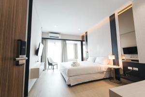 Postel nebo postele na pokoji v ubytování Qlosest Hotel