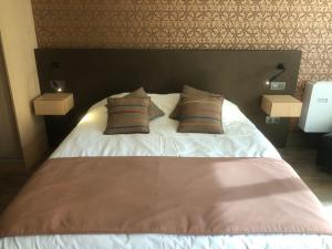 Krevet ili kreveti u jedinici u okviru objekta Hotel Duivels Paterke Harelbeeksestraat 29, 8500 Kortrijk