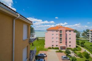 Foto da galeria de MF All-Season Apartment em Siófok