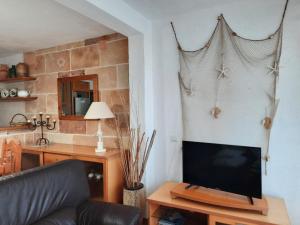 A television and/or entertainment centre at Tramuntana 37, 1°
