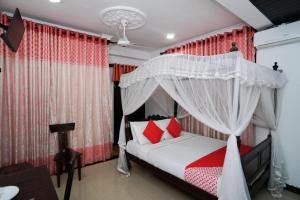 Shirantha Hotel客房内的一张或多张床位