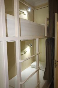 Letto o letti a castello in una camera di Hostel Jeal