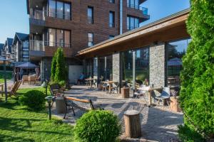Градина пред Cornelia Deluxe Residence