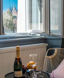 Nápoje v ubytování Emperor Castle View Suite