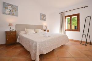 A bed or beds in a room at Cocons Még 26 kép