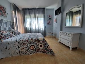 A bed or beds in a room at Bonito piso a de Candela en O Grove