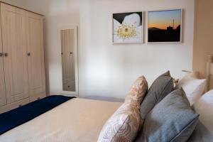 Łóżko lub łóżka w pokoju w obiekcie Apartamentos Rurales Helechosa, Las Tres Peñas