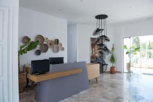 Uma área de estar em Summer Village of Hippokrates - Adults only