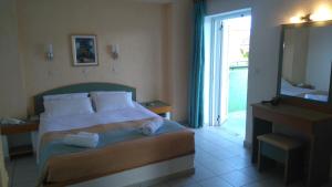 Posteľ alebo postele v izbe v ubytovaní Porto Skala Village Hotel