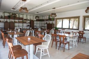 Um restaurante ou outro lugar para comer em Summer Village of Hippokrates - Adults only