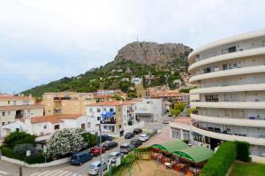 A general mountain view or a mountain view taken from Az apartmant