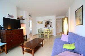 A television and/or entertainment centre at Brises del Mar 3-1