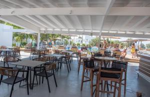 Um restaurante ou outro lugar para comer em Summer Village of Hippokrates - Adults only