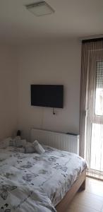 A bed or beds in a room at Apartman Mina Divcibare