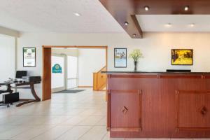 an office with a reception desk and a counter at La Quinta by Wyndham Clearwater Central in Clearwater