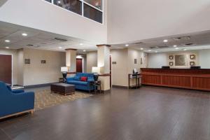 a lobby of a hospital with a waiting room at Comfort Suites Woodstock in Woodstock