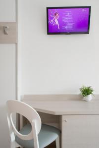 TV a/nebo společenská místnost v ubytování Hotel Olympia