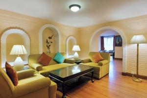 Posezení v ubytování Hotel Shanker-Palatial Heritage Kathmandu