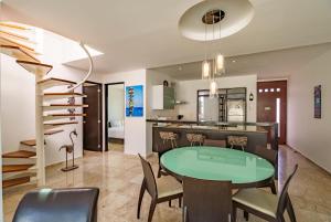 a dining room and kitchen with a table and chairs at Duplex w Rooftop Plunge Pool – Walk to Beach in Playa del Carmen
