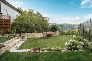 a garden with a bench and a fence at B&B Gli Archi in Abbadia San Salvatore