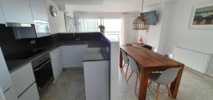 Kuchyň nebo kuchyňský kout v ubytování Apartamento en primera linea de mar - Sant Antoni de Calonge