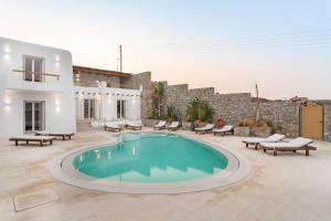 Bazén v ubytování Villa Veneta Mykonos nebo v jeho okolí