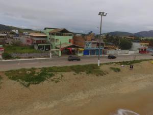 a view of a city with a street and buildings at Pousada Portal da Ilha in Itaoca