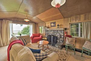 Gallery image of Warm Beach Hideaway with Private Beach! in Stanwood