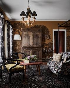 Posezení v ubytování Commodore Perry Estate, Auberge Resorts Collection