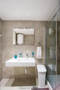 Ένα μπάνιο στο Elena&Fontana Apartment