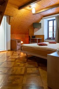 
Ein Bett oder Betten in einem Zimmer der Unterkunft Auberge du Prévoux
