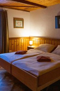 Voodi või voodid majutusasutuse Auberge du Prévoux toas