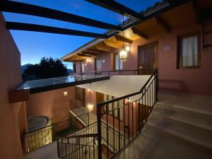 - une vue de nuit depuis le balcon d'une maison dans l'établissement Hotel Villa Murano, à San Cristóbal de Las Casas