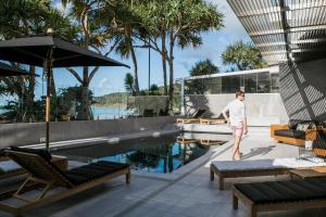 Swimming pool sa o malapit sa On The Beach Noosa Resort