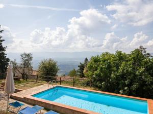 a swimming pool in a villa with a view at Belvilla by OYO Flat in farmhouse with pool in Pian di Scò