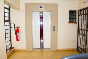 Gallery image of Mercy-Phillips Apartments Located at Eagle Tower Building Nairobi City Centre in Nairobi +84 photos