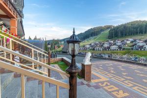 Nespecifikovaný výhled na hory nebo výhled na hory při pohledu z hotelu