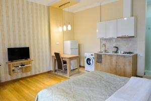 Kuchyň nebo kuchyňský kout v ubytování Happy Stay Hotel