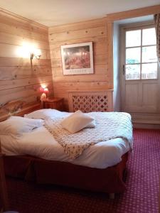 Postel nebo postele na pokoji v ubytování Hotel les Sapins