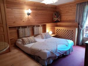 Postel nebo postele na pokoji v ubytování Hotel les Sapins