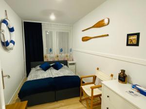 Ένα ή περισσότερα κρεβάτια σε δωμάτιο στο Marina Apartament