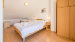 Ein Bett oder Betten in einem Zimmer der Unterkunft Damir & Gordana