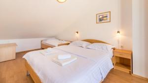 Ein Bett oder Betten in einem Zimmer der Unterkunft Damir & Gordana