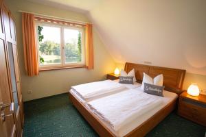 Ένα ή περισσότερα κρεβάτια σε δωμάτιο στο Fischhaus Am Kleinen Glubigsee
