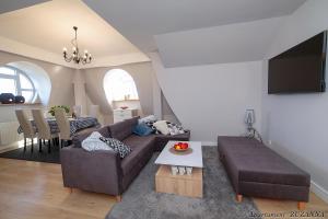 a living room with a couch and a table at Apartament Zuzanna in Świnoujście