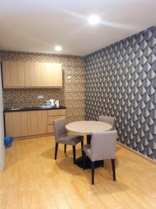 Kuchyň nebo kuchyňský kout v ubytování Bangi Perdana Hotel
